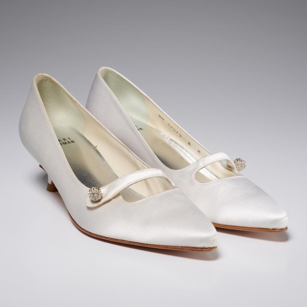 Stuart Weitzman White Satin Bridal Wedding Low Kitten Heel Pump Shoes Size 6